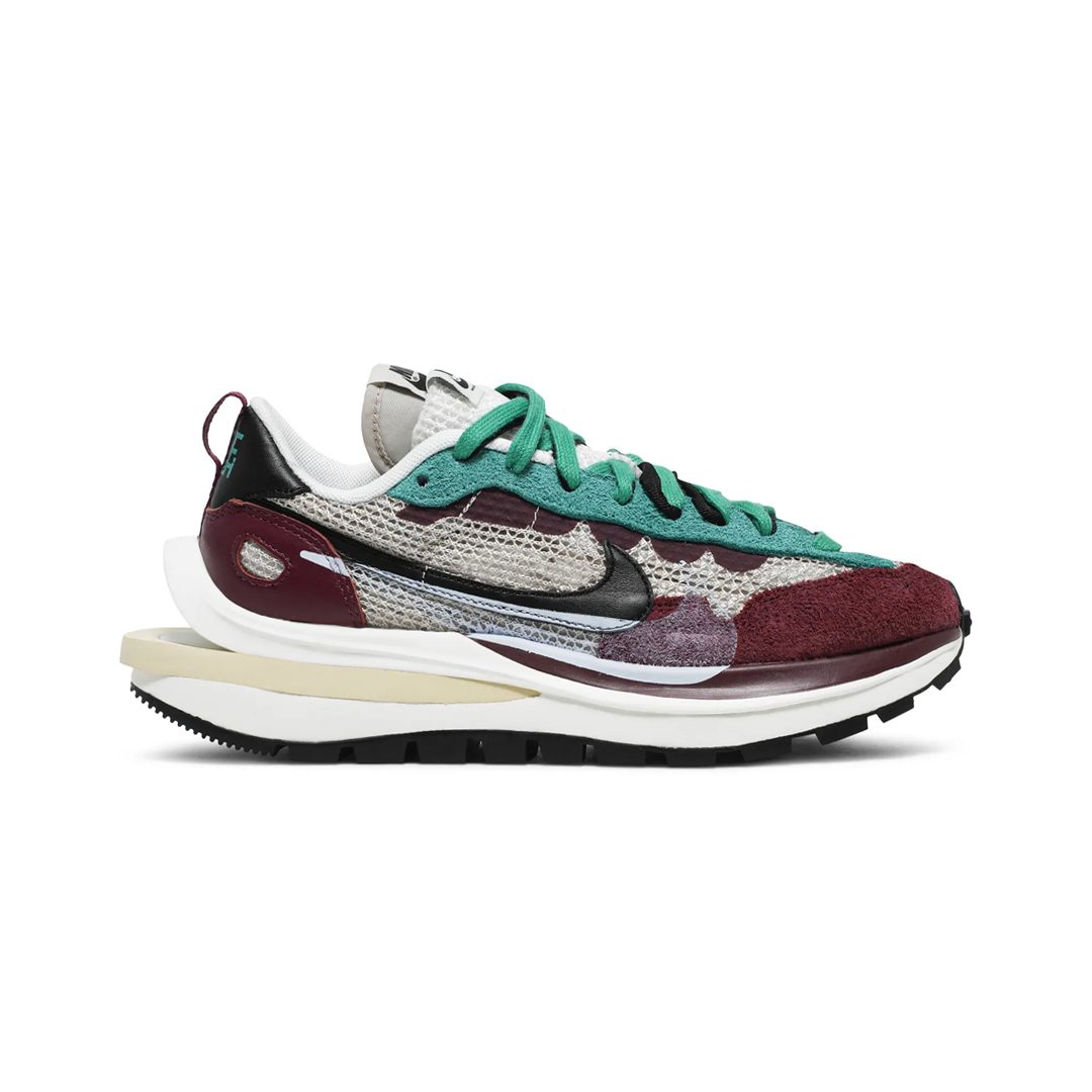 Фото 1: Nike — Nike Vaporwaffle x Sacai Villain Red Neptune Green — доступно в POGO Фото 1: Nike — Nike Vaporwaffle x Sacai Villain Red Neptune Green — доставка рідкісних товарів з-за кордону