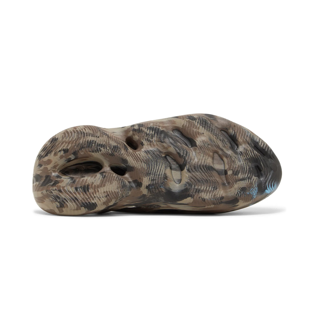 Фото 3: Yeezy — Yeezy Foam Runner MX Cinder — доступно в POGO Фото 3: Yeezy — Yeezy Foam Runner MX Cinder — доставка рідкісних товарів з-за кордону