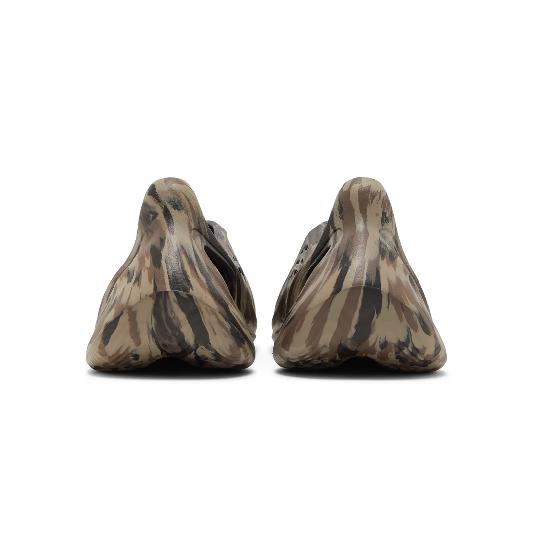 Фото 4: Yeezy — Yeezy Foam Runner MX Cinder — доступно в POGO Фото 4: Yeezy — Yeezy Foam Runner MX Cinder — доставка рідкісних товарів з-за кордону