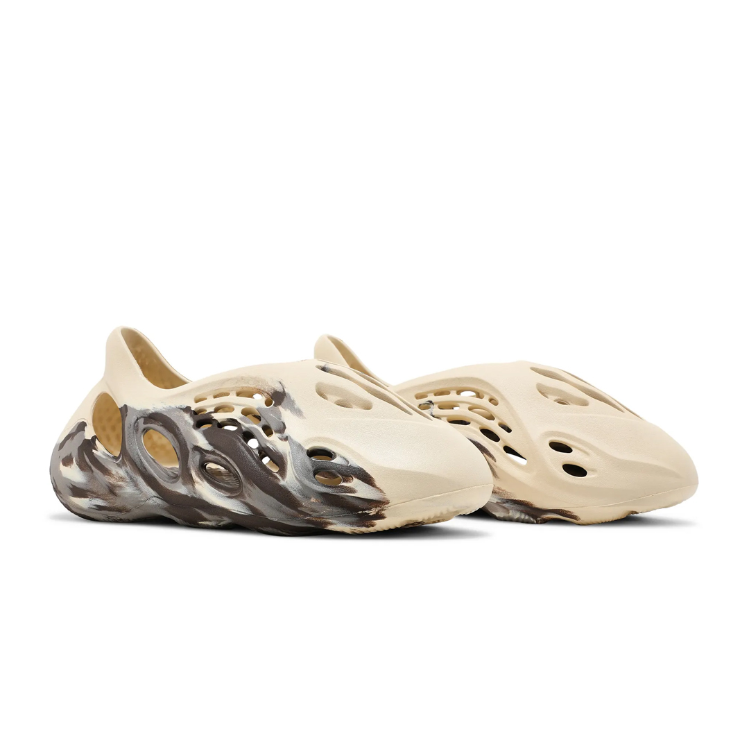 Фото 5: Yeezy — Yeezy Foam Runner MX Cream Clay — доступно в POGO Фото 5: Yeezy — Yeezy Foam Runner MX Cream Clay — доставка рідкісних товарів з-за кордону